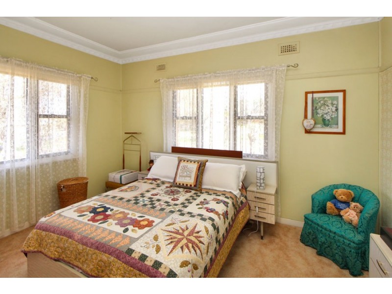 36 George Street, Tenterfield NSW 2372