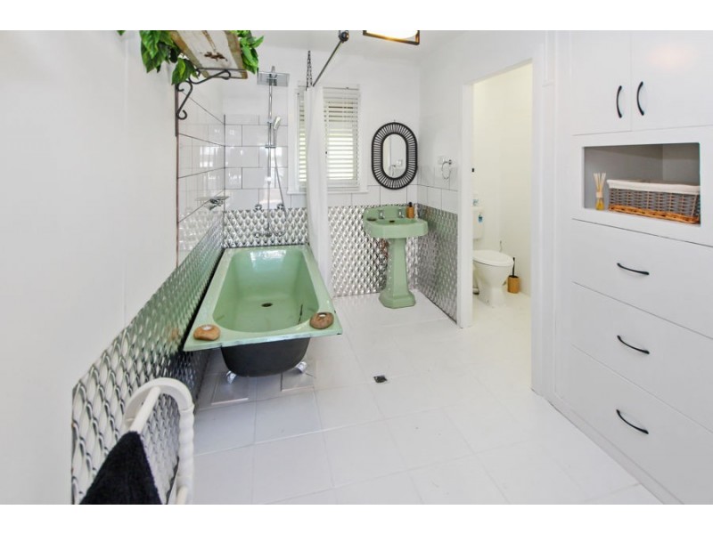 18 Molesworth Street, Tenterfield NSW 2372