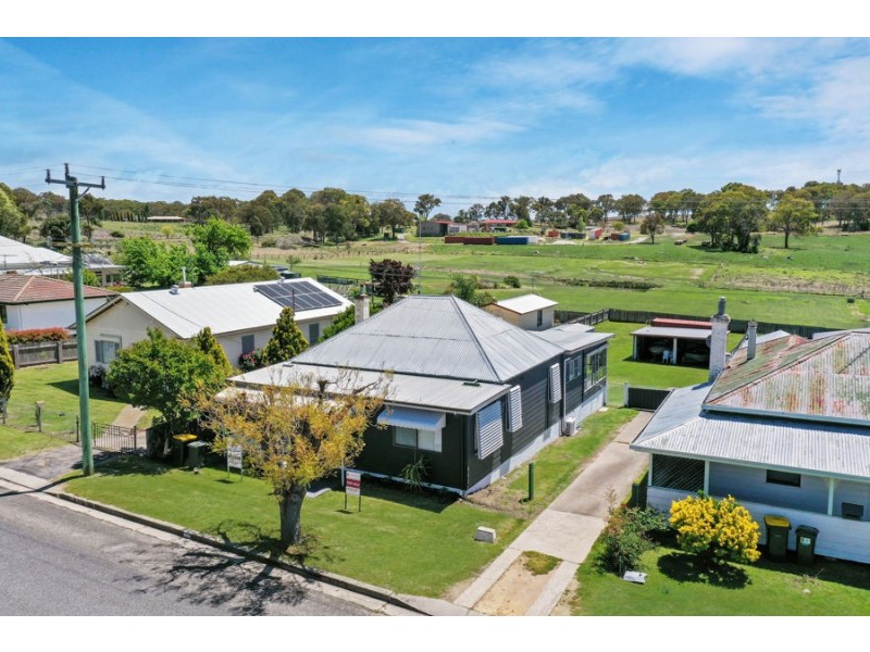 18 Molesworth Street, Tenterfield NSW 2372