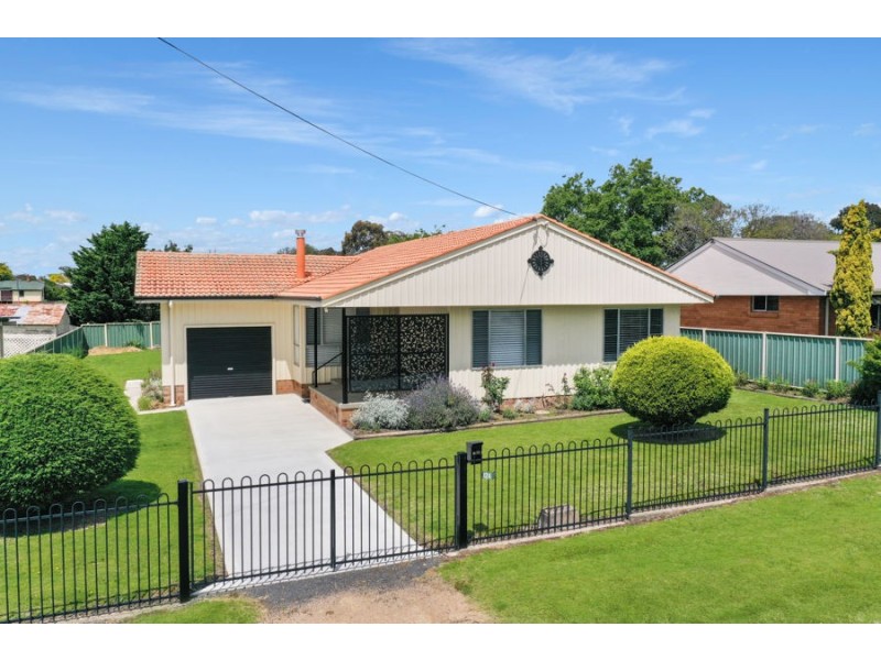 124 Bulwer Street, Tenterfield NSW 2372