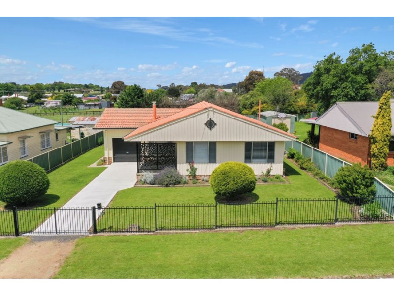 124 Bulwer Street, Tenterfield NSW 2372
