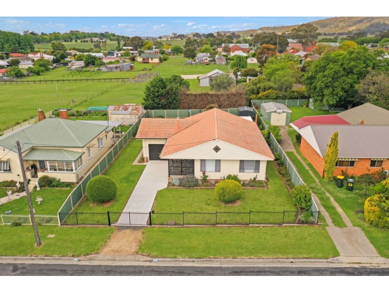 124 Bulwer Street, Tenterfield NSW 2372