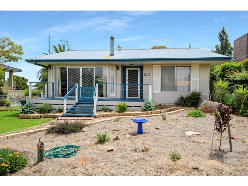 96 Martin Street, Tenterfield NSW 2372