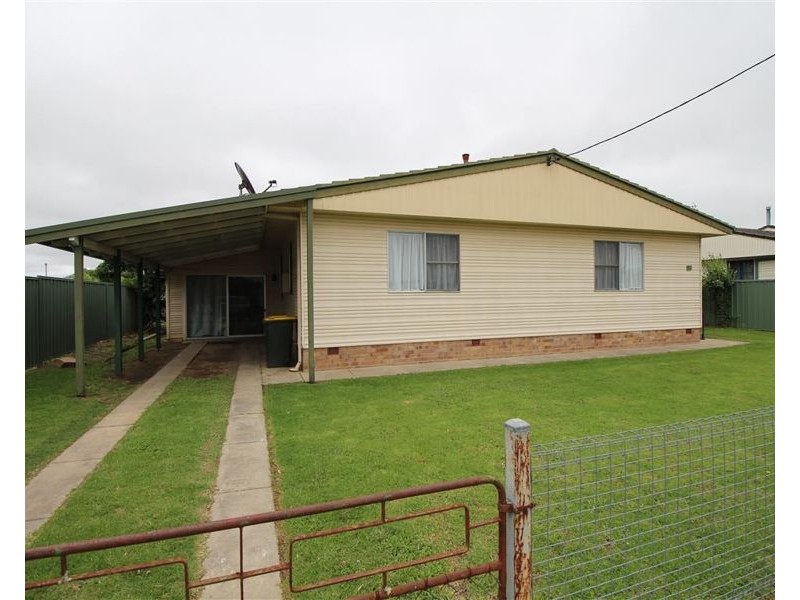 122 Logan Street, Tenterfield NSW 2372