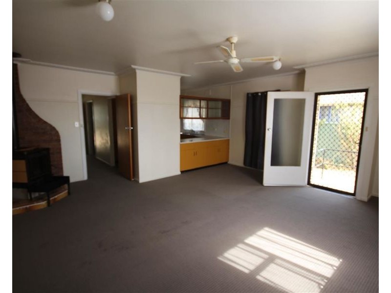122 Logan Street, Tenterfield NSW 2372
