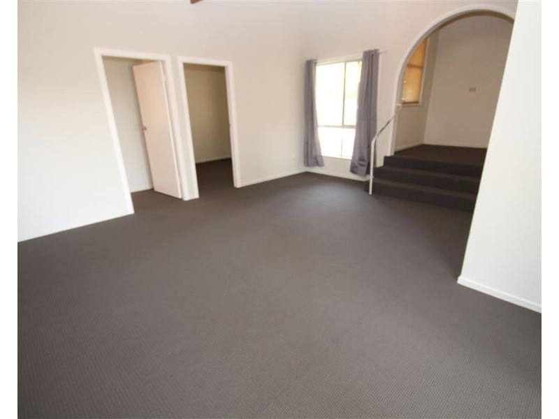 122 Logan Street, Tenterfield NSW 2372