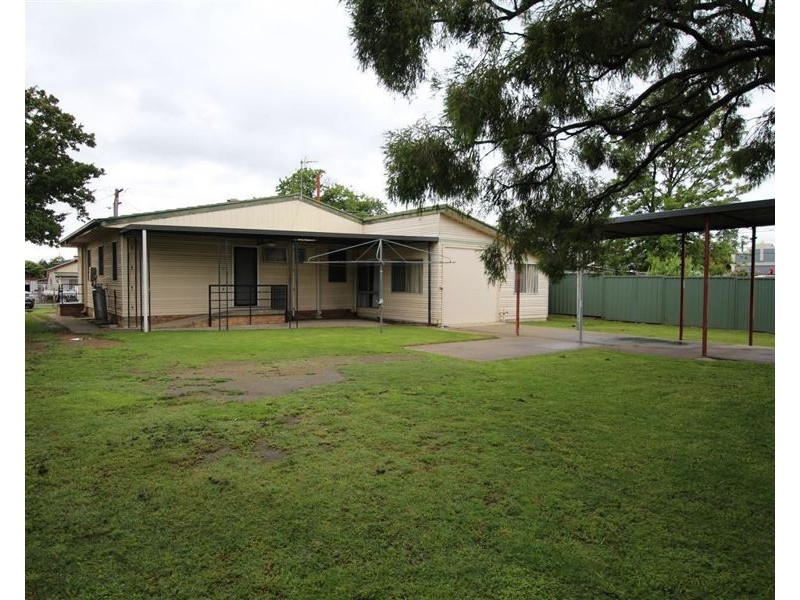 122 Logan Street, Tenterfield NSW 2372