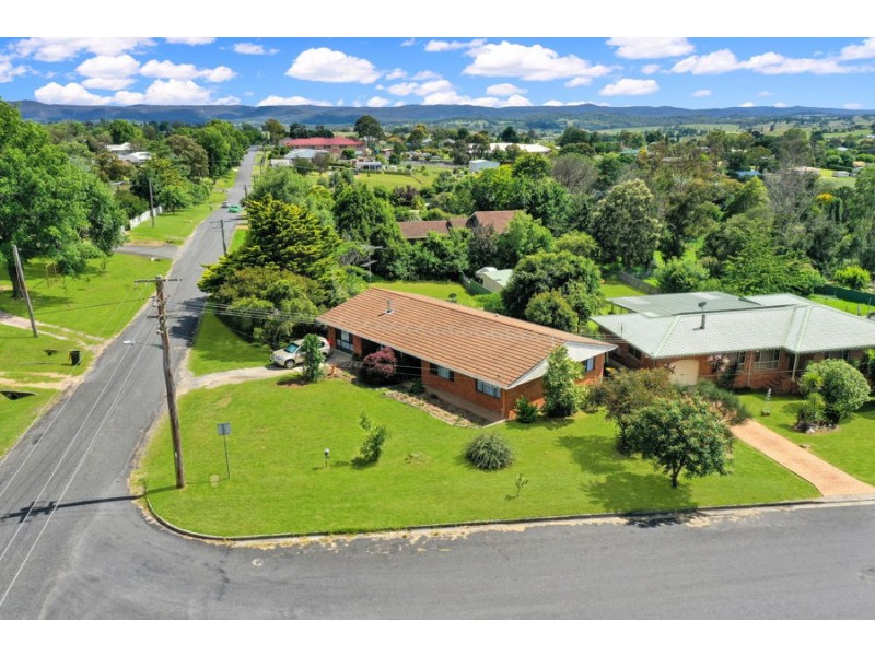 2 Naas Street, Tenterfield NSW 2372
