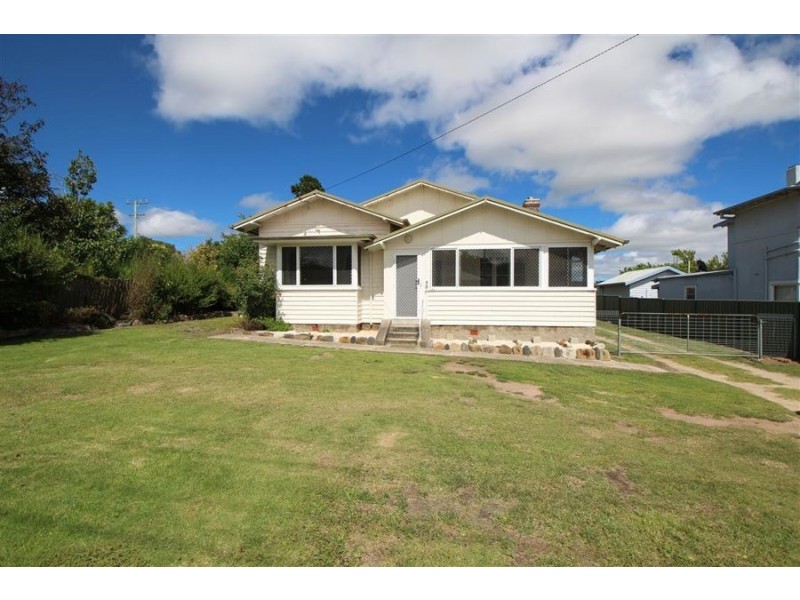 126 Rouse Street, Tenterfield NSW 2372