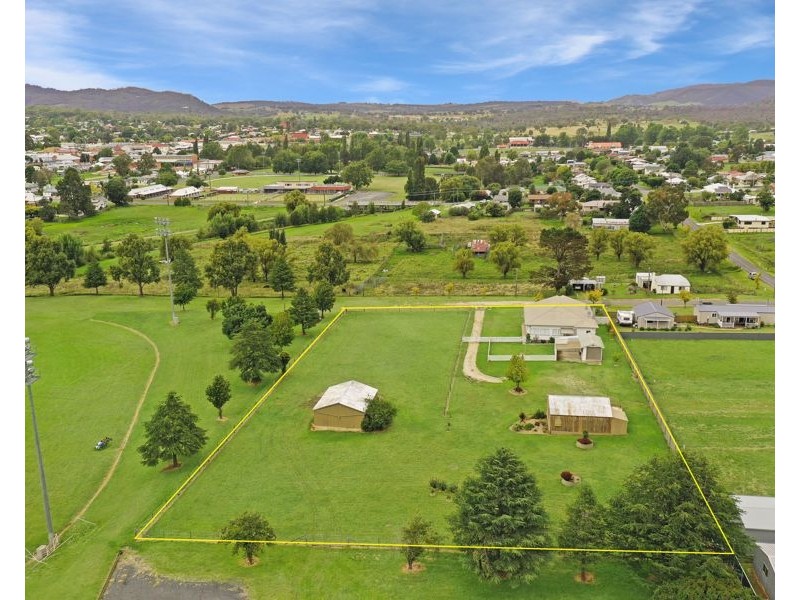 26 Martin Street, Tenterfield NSW 2372