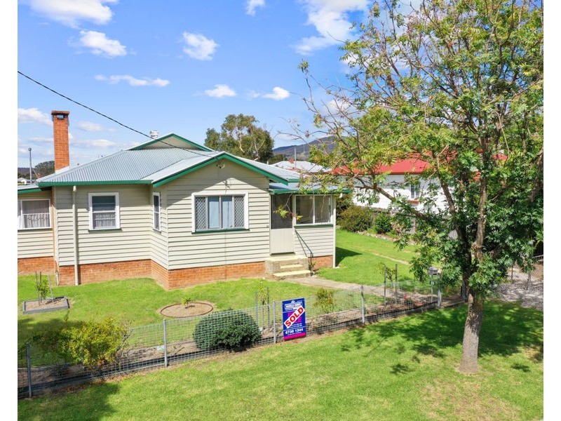 25 Molesworth Street, Tenterfield NSW 2372