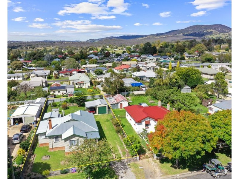 25 Molesworth Street, Tenterfield NSW 2372