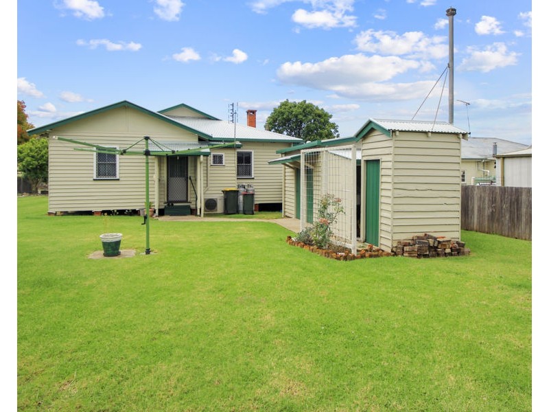 25 Molesworth Street, Tenterfield NSW 2372