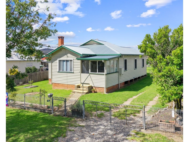 25 Molesworth Street, Tenterfield NSW 2372