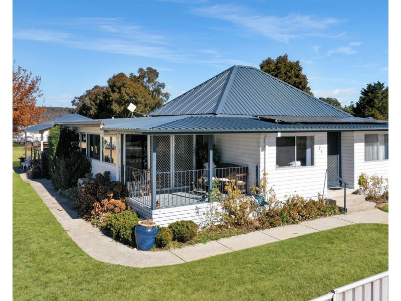 21 Douglas Street, Tenterfield NSW 2372