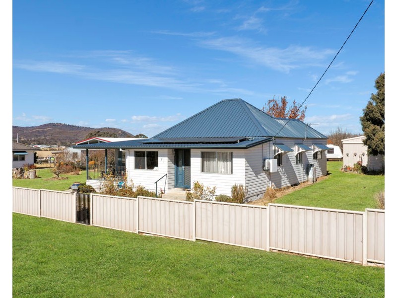 21 Douglas Street, Tenterfield NSW 2372