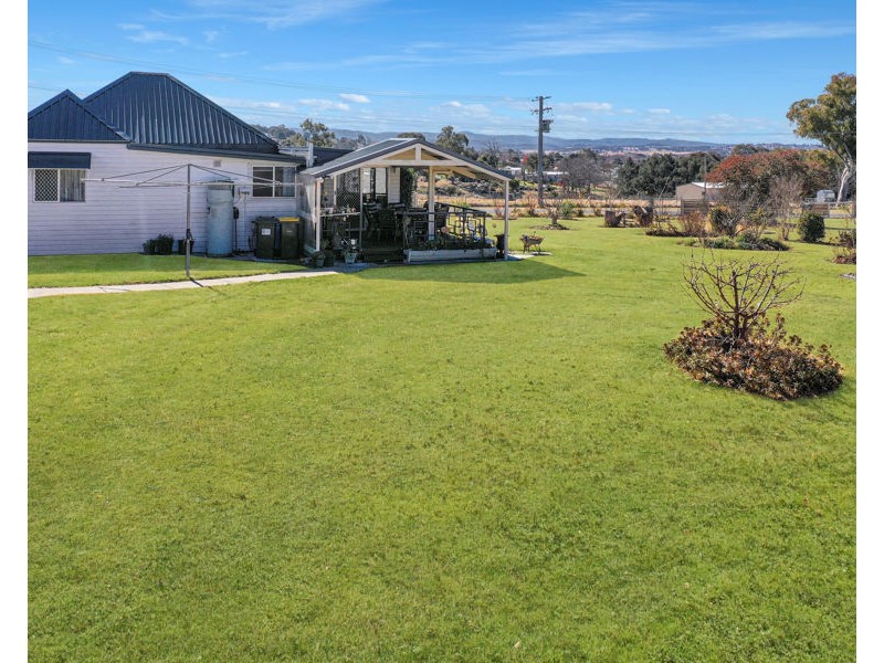21 Douglas Street, Tenterfield NSW 2372