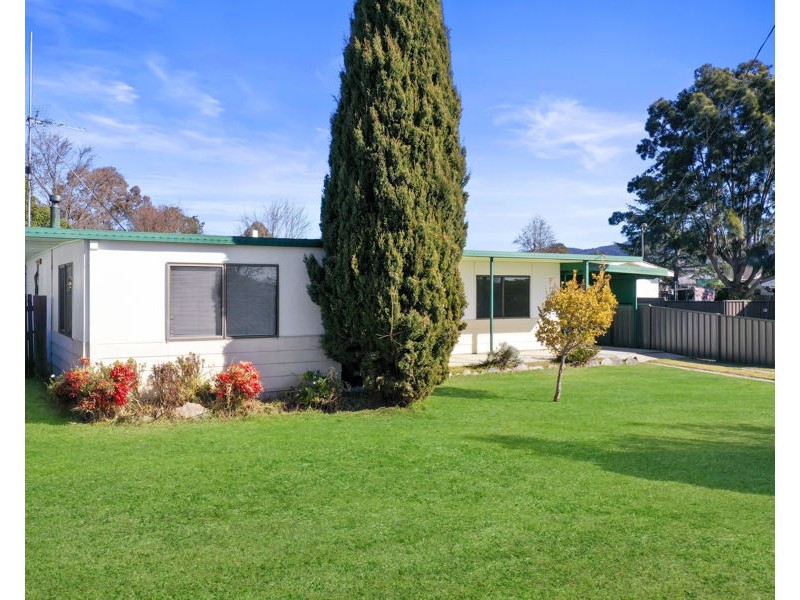 69 Clive Street, Tenterfield NSW 2372