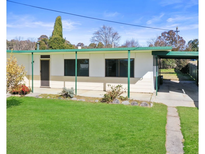69 Clive Street, Tenterfield NSW 2372