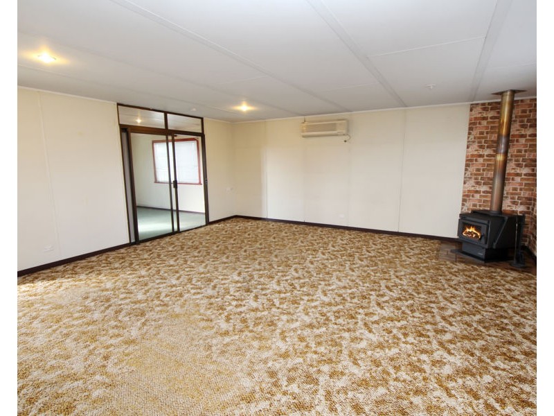 69 Clive Street, Tenterfield NSW 2372