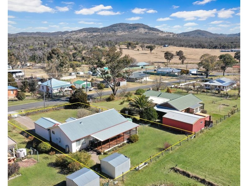 16 Clive Street, Tenterfield NSW 2372