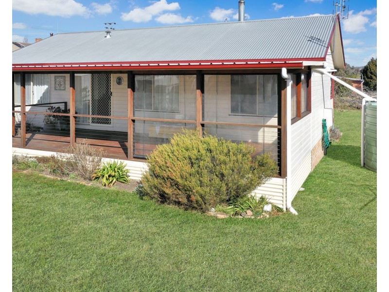 16 Clive Street, Tenterfield NSW 2372