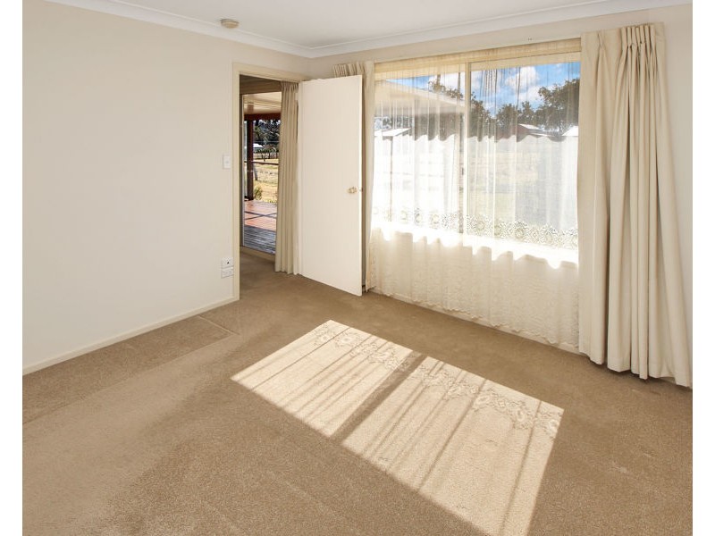 16 Clive Street, Tenterfield NSW 2372