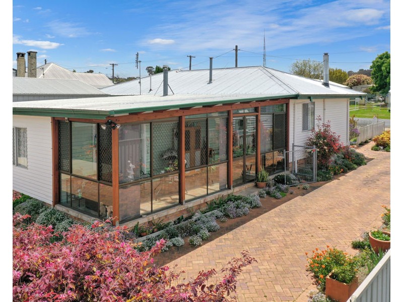 35 Railway Street, Tenterfield NSW 2372