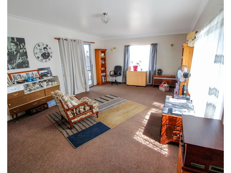 35 Railway Street, Tenterfield NSW 2372