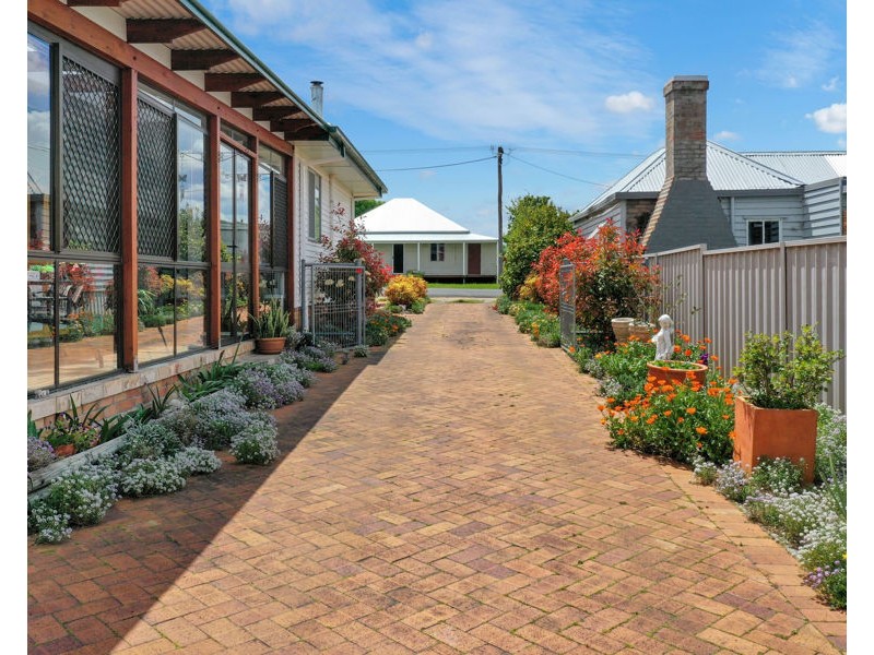 35 Railway Street, Tenterfield NSW 2372