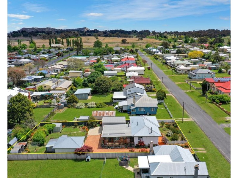 35 Railway Street, Tenterfield NSW 2372