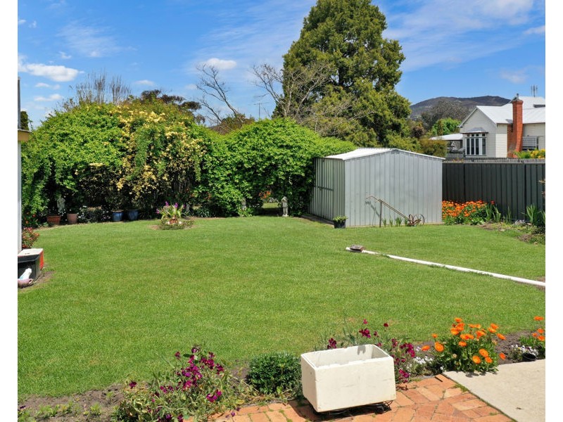35 Railway Street, Tenterfield NSW 2372