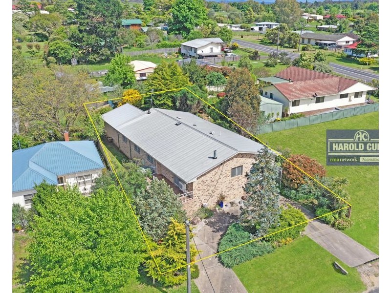54 George Street, Tenterfield NSW 2372
