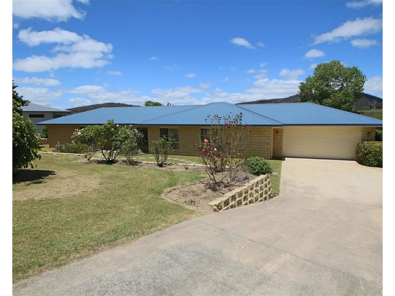 41 Parkes Drive, Tenterfield NSW 2372