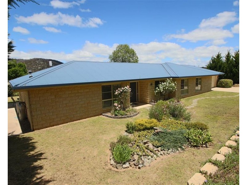41 Parkes Drive, Tenterfield NSW 2372