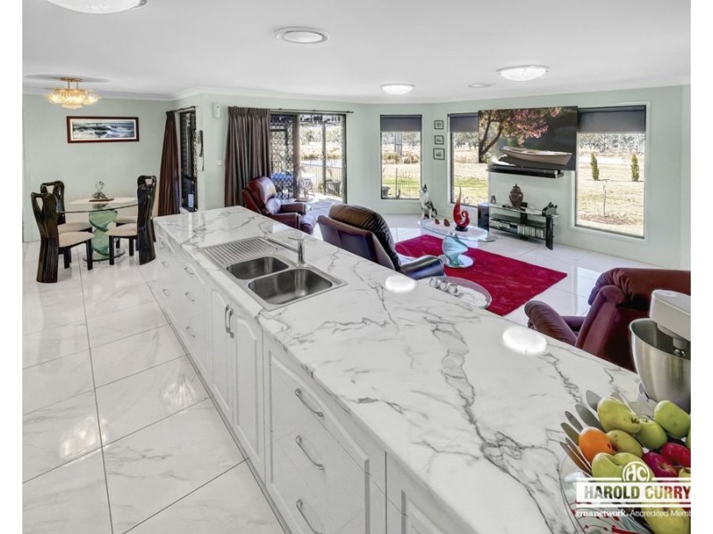 27 Holleys Road, Tenterfield NSW 2372