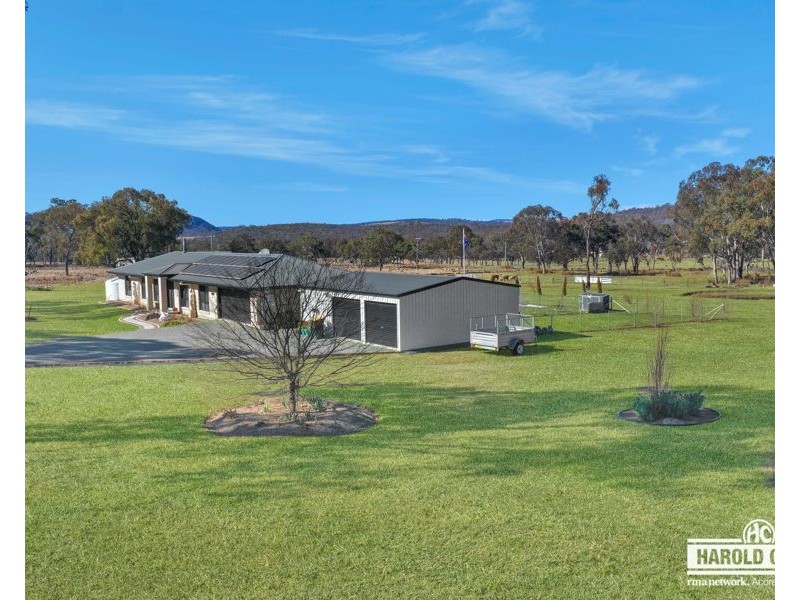 27 Holleys Road, Tenterfield NSW 2372