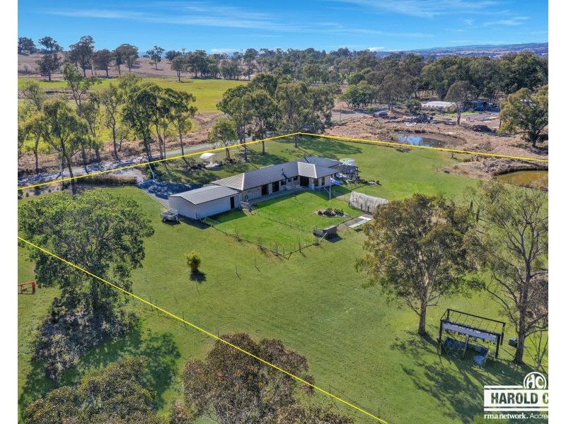 27 Holleys Road, Tenterfield NSW 2372