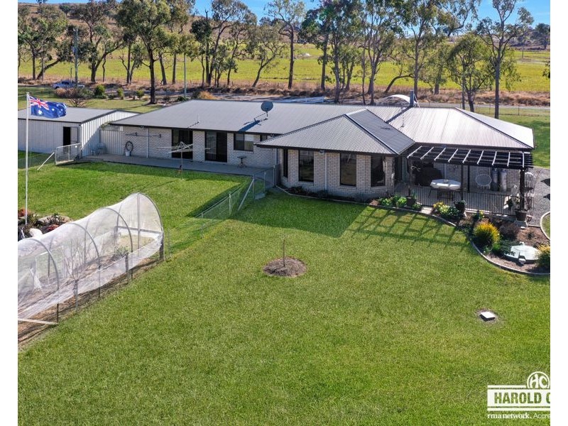 27 Holleys Road, Tenterfield NSW 2372