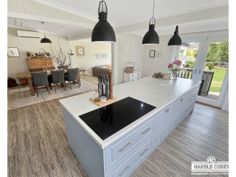 83 Douglas Street, Tenterfield NSW 2372