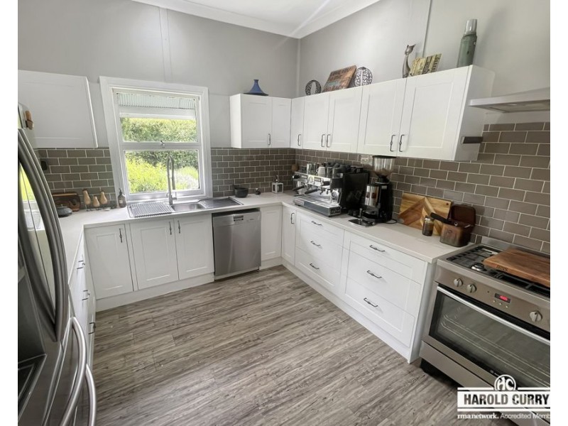 83 Douglas Street, Tenterfield NSW 2372