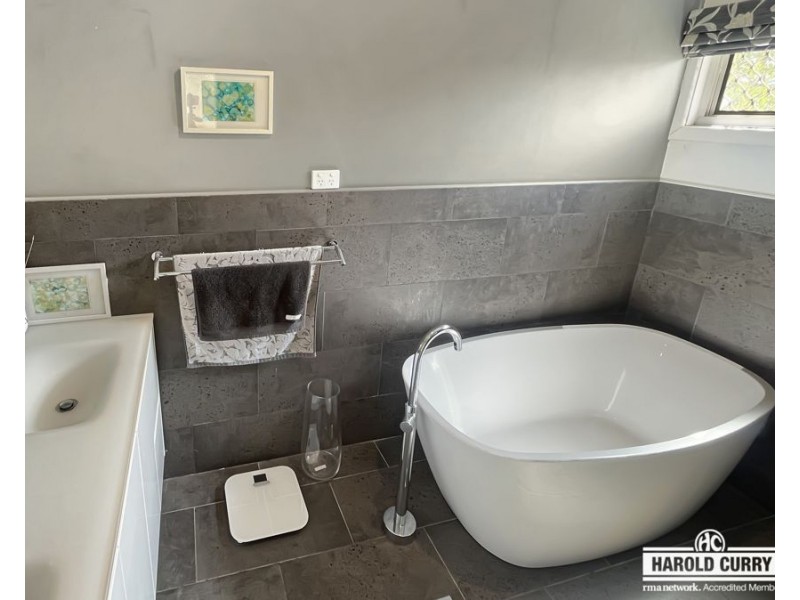 83 Douglas Street, Tenterfield NSW 2372