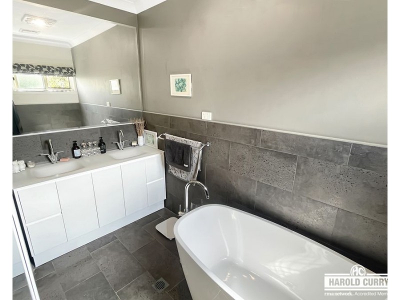 83 Douglas Street, Tenterfield NSW 2372