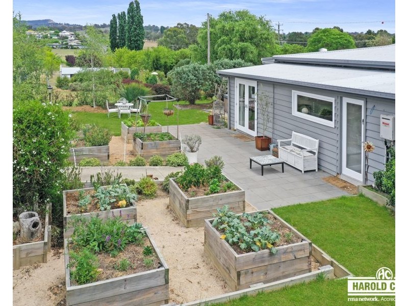 83 Douglas Street, Tenterfield NSW 2372