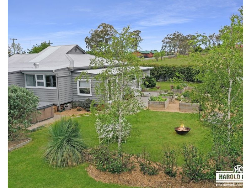 83 Douglas Street, Tenterfield NSW 2372