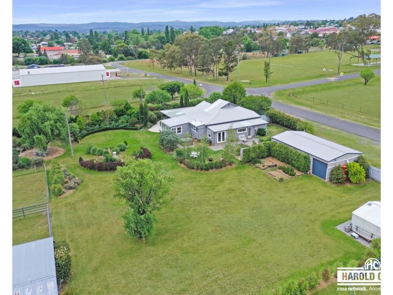 83 Douglas Street, Tenterfield NSW 2372