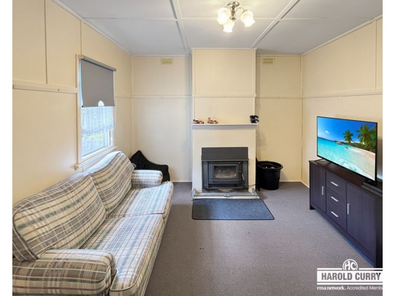 25 Molesworth Street, Tenterfield NSW 2372