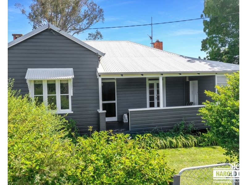 40 Manners Street, Tenterfield NSW 2372