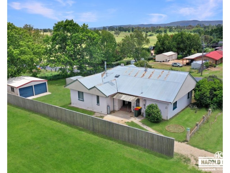 77 Cowper Street, Tenterfield NSW 2372