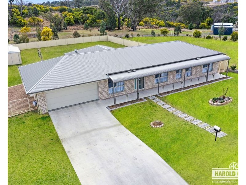 23 Parkes Drive, Tenterfield NSW 2372